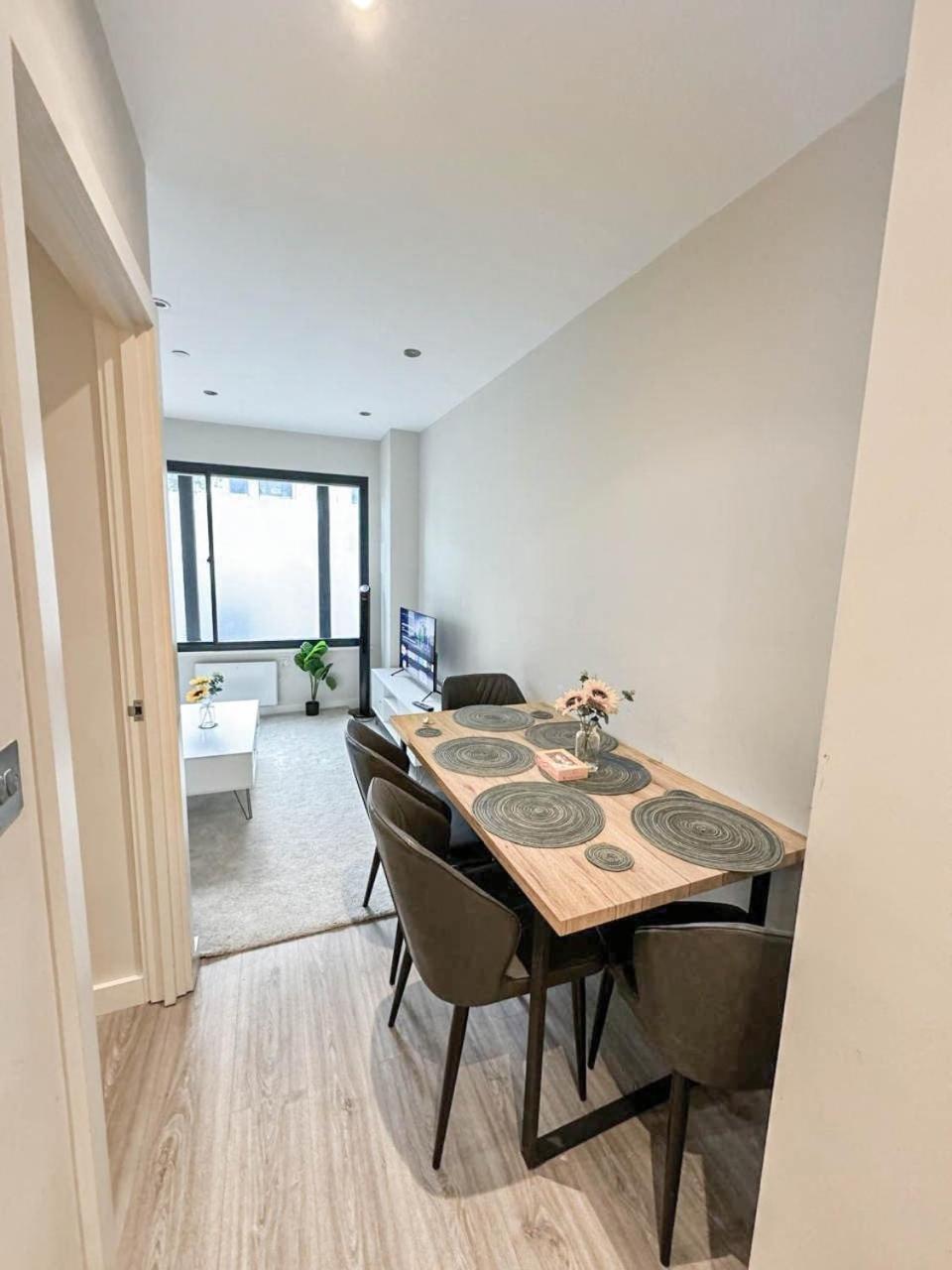 Chic 1-Bedroom Flat In Elephant & Castle, Near The Shard Londra Esterno foto