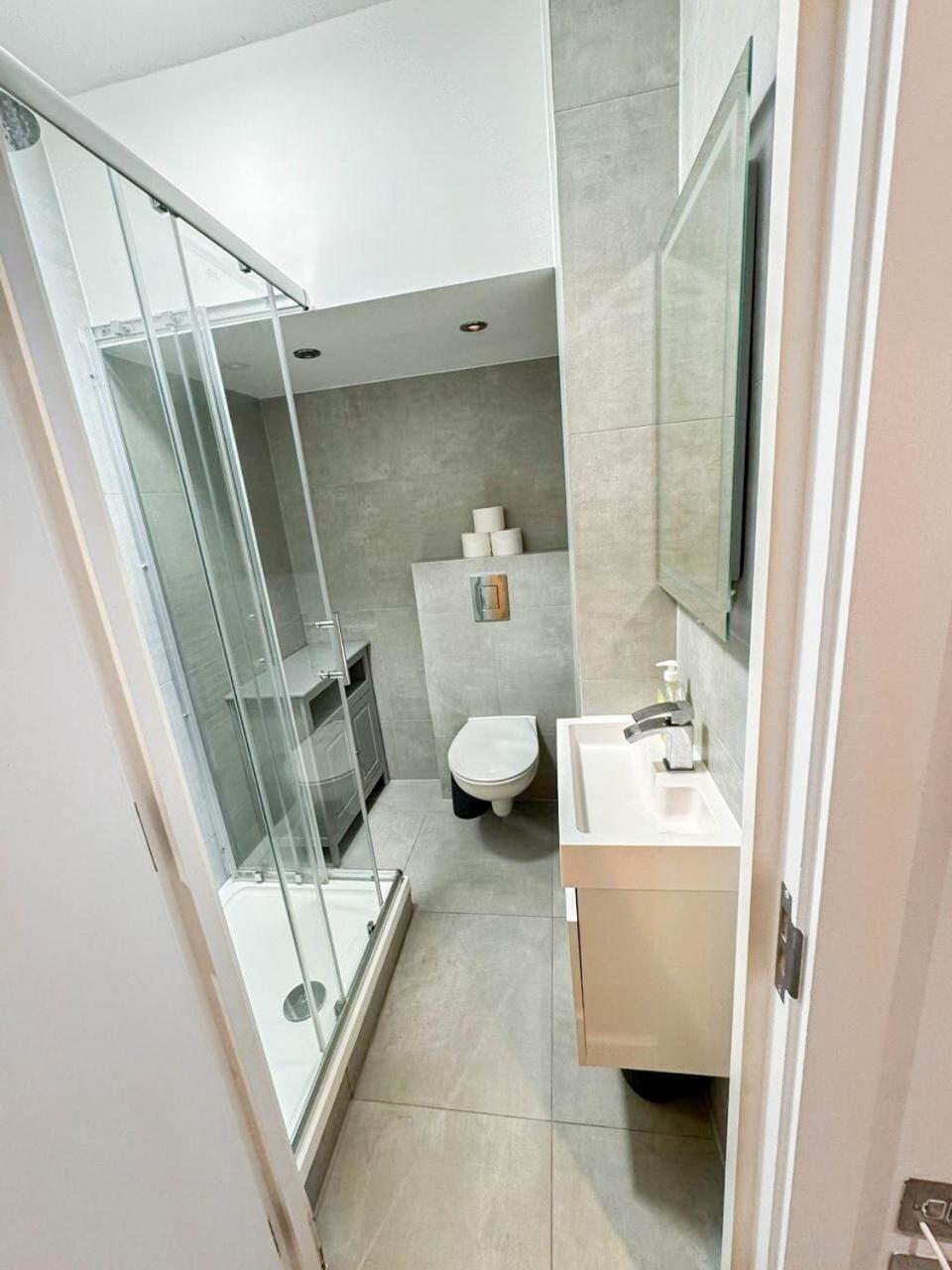 Chic 1-Bedroom Flat In Elephant & Castle, Near The Shard Londra Esterno foto