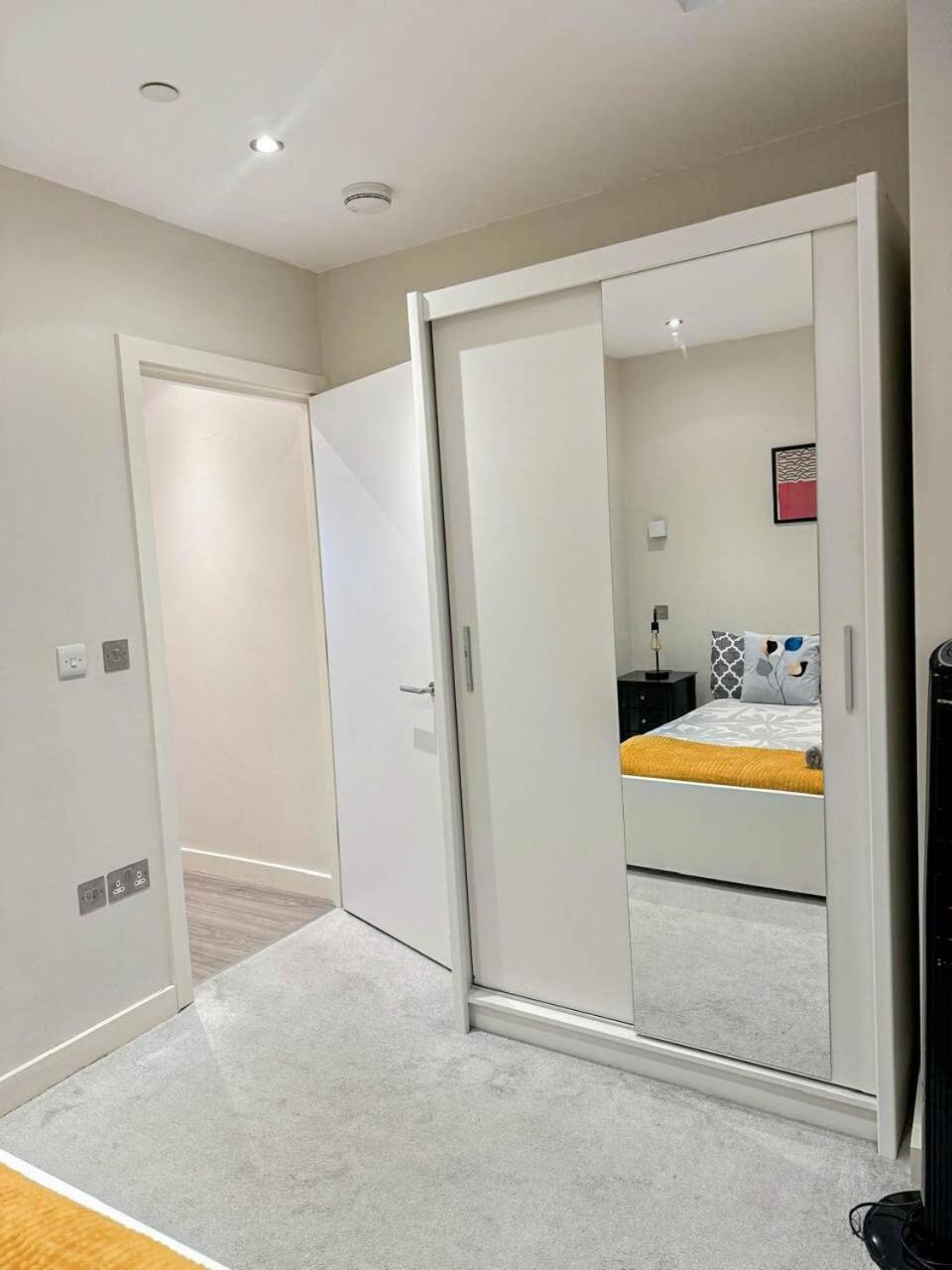 Chic 1-Bedroom Flat In Elephant & Castle, Near The Shard Londra Esterno foto