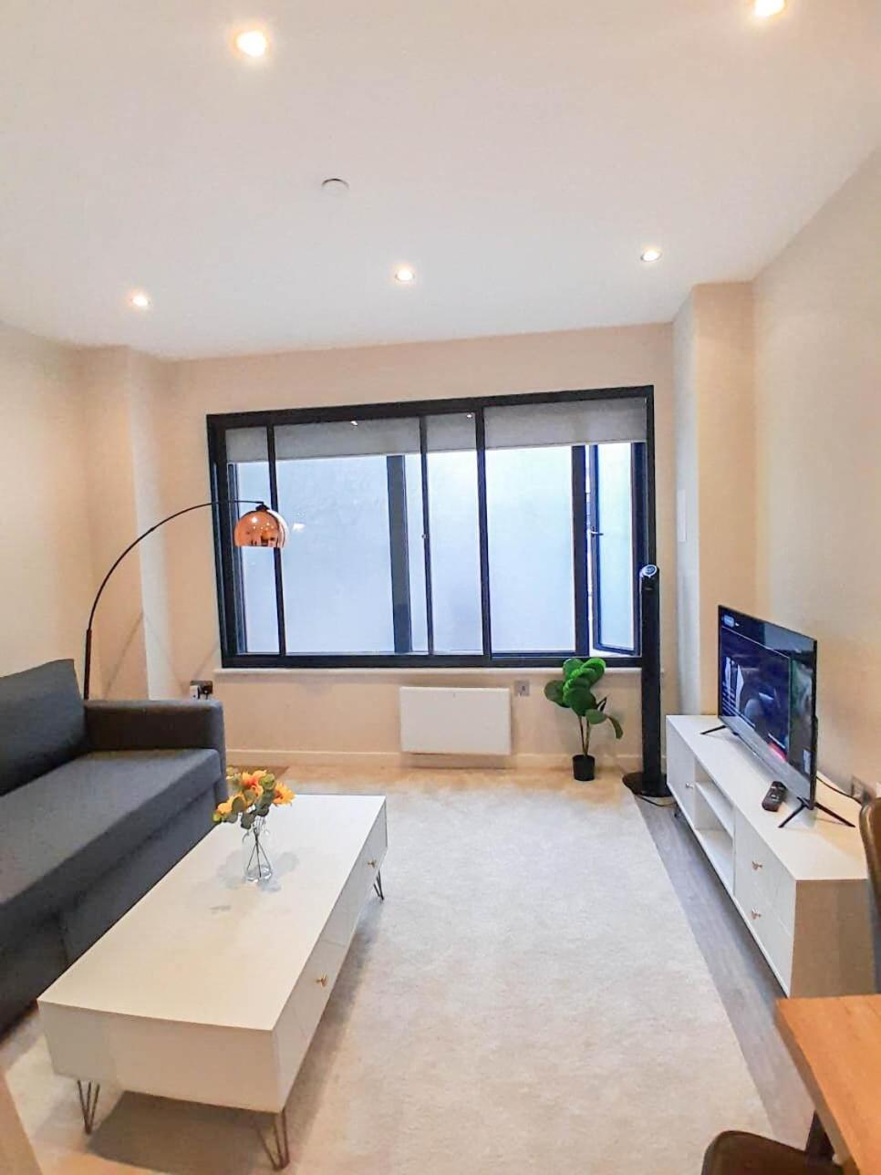 Chic 1-Bedroom Flat In Elephant & Castle, Near The Shard Londra Esterno foto