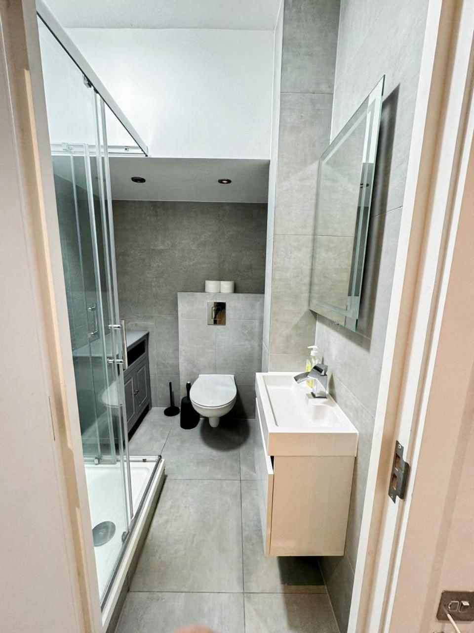 Chic 1-Bedroom Flat In Elephant & Castle, Near The Shard Londra Esterno foto