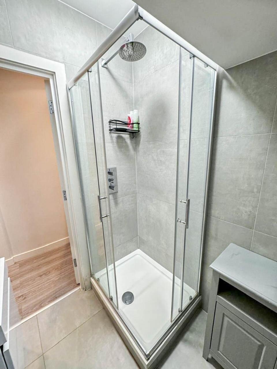 Chic 1-Bedroom Flat In Elephant & Castle, Near The Shard Londra Esterno foto
