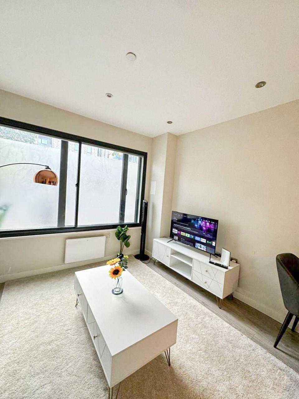 Chic 1-Bedroom Flat In Elephant & Castle, Near The Shard Londra Esterno foto